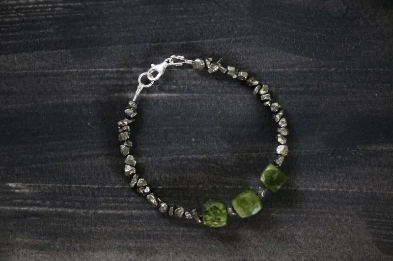 Il bracciale come ancora emotiva: gioielleria artigianale italiana e benessere psicologico