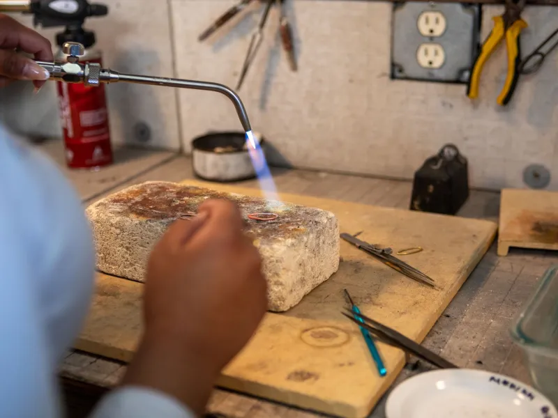 Radici d'oro: il cammino degli orafi italiani da Venezia a Firenze che ha dato forma alla pulsera artigianale